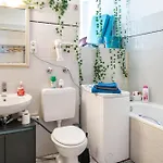 Charlottenburg Apartment *