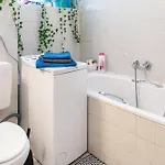 Charlottenburg Apartment *
