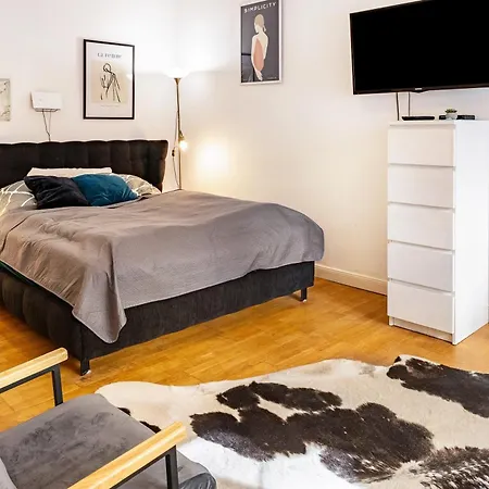 Charlottenburg Apartment